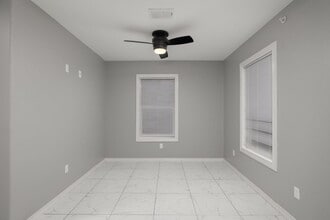 2416 E Rogers Rd in Edinburg, TX - Foto de edificio - Building Photo