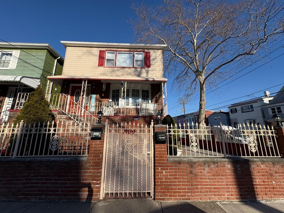 10 Lembeck Ave in Jersey City, NJ - Building Photo