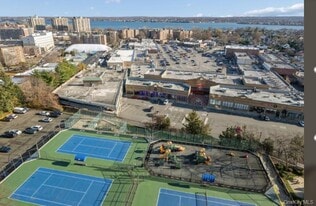 133-25 Blossom Ave in Queens, NY - Building Photo