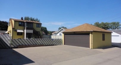 825 5th Ave S in South St. Paul, MN - Building Photo - Building Photo