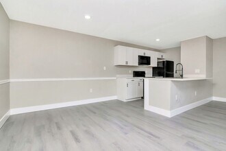 214 Lake Parsons Green in Brandon, FL - Foto de edificio - Building Photo