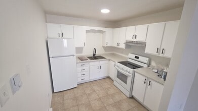 6 Clifton St in Moncton, NB - Building Photo - Building Photo