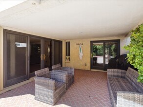 10563 E Carol Ave in Scottsdale, AZ - Foto de edificio - Building Photo