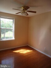 13494 Foxlease Ct in Herndon, VA - Foto de edificio - Building Photo