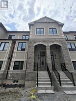 10 Victor Metcalf Ln. in Richmond Hill, ON - Building Photo