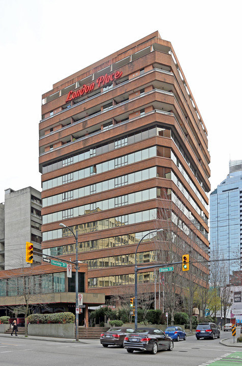 London Place in Vancouver, BC - Building Photo