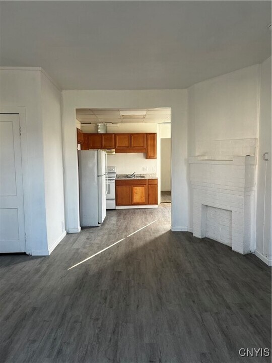 220 Midland Ave in Syracuse, NY - Building Photo
