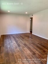 602 N East St-Unit -B in Arlington, TX - Building Photo - Building Photo
