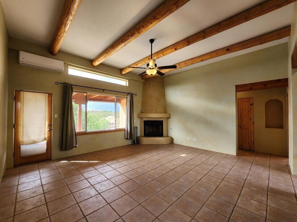 2 Isidro Rd in Santa Fe, NM - Building Photo