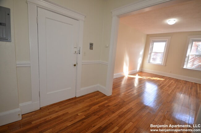 1334 Commonwealth Ave, Unit 18 in Boston, MA - Building Photo - Building Photo