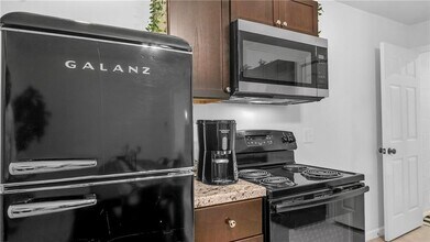 633 Coach Bobby Dodd Rd-Unit -B in Dallas, GA - Building Photo - Building Photo