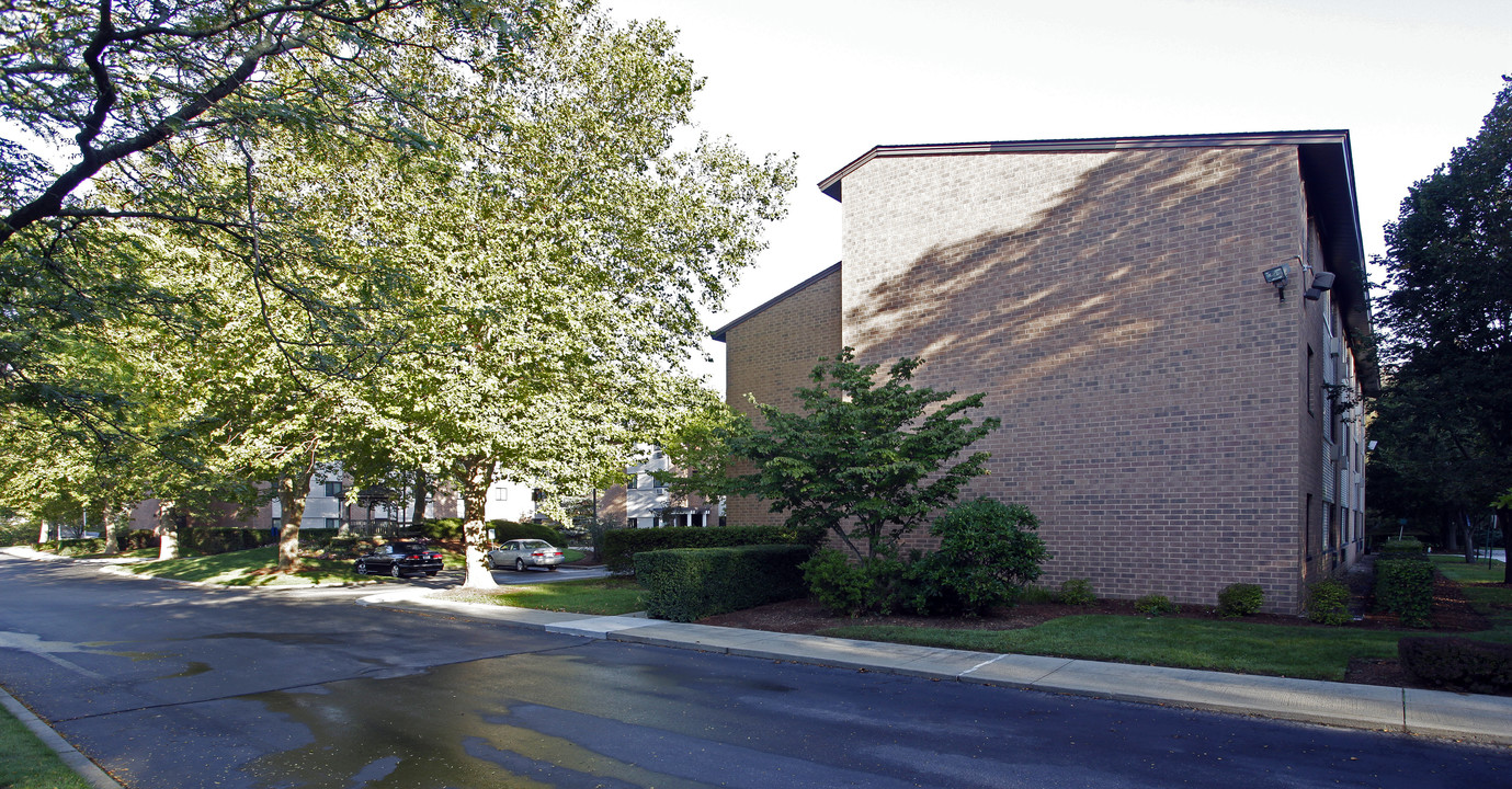 Indian Run Village in Wakefield, RI - Building Photo