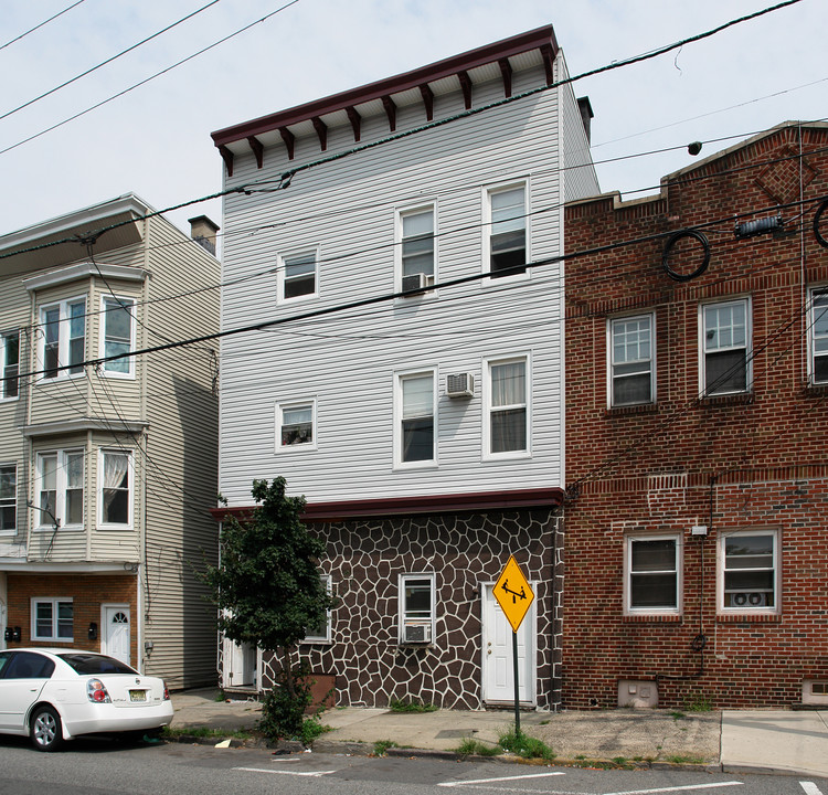 51 Johnston Ave in Kearny, NJ - Building Photo