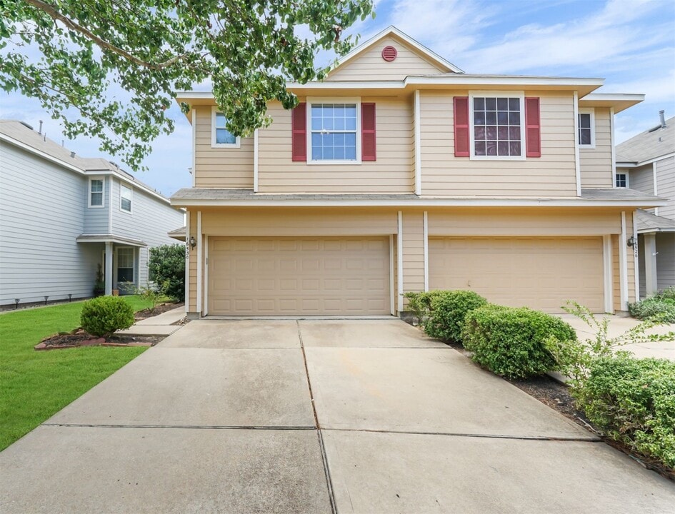 16530 Cairngrove Ln in Houston, TX - Building Photo
