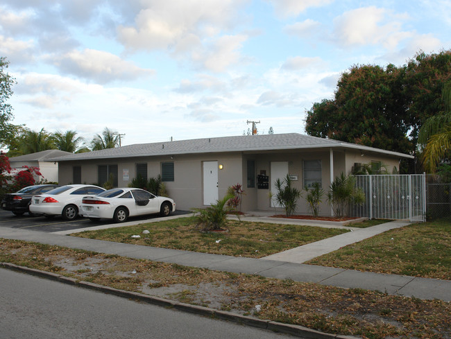 1941 Washington St in Hollywood, FL - Building Photo - Building Photo