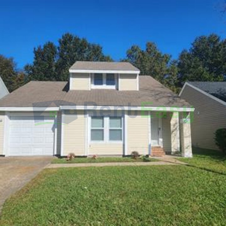 5016 Hillswick Dr in Virginia Beach, VA - Building Photo