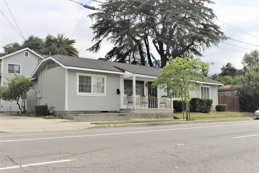 Woodbury Apartments in Altadena, CA - Building Photo