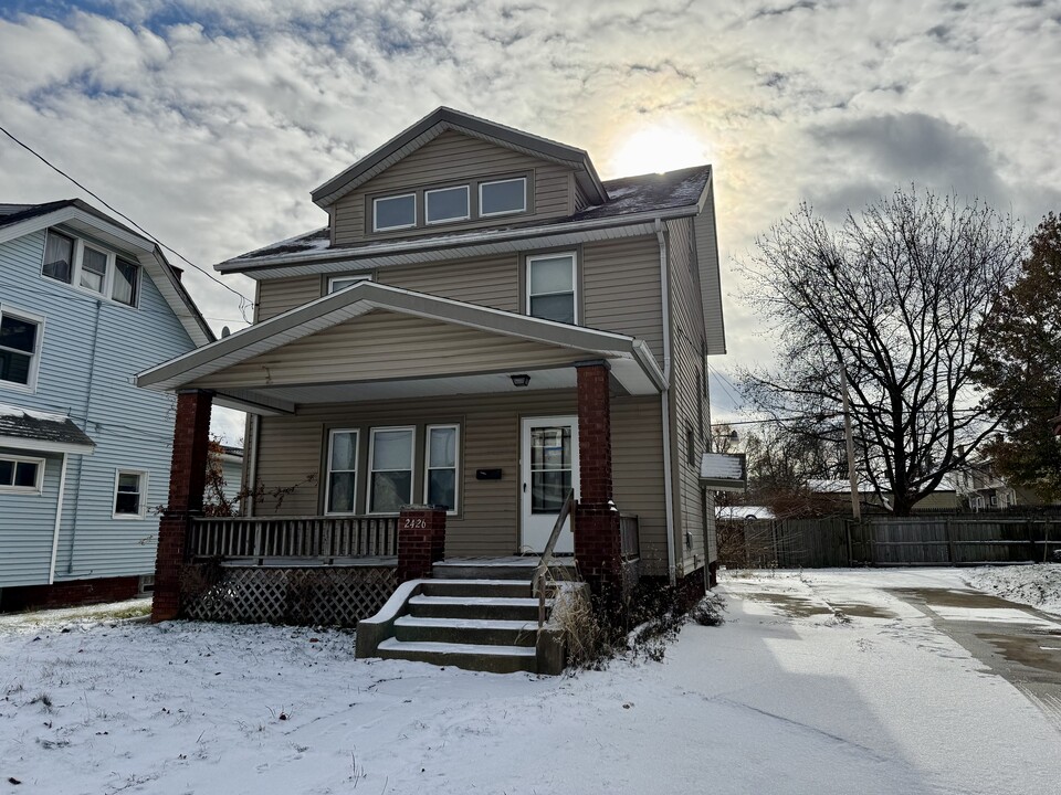 2426 9th St NW in Canton, OH - Building Photo