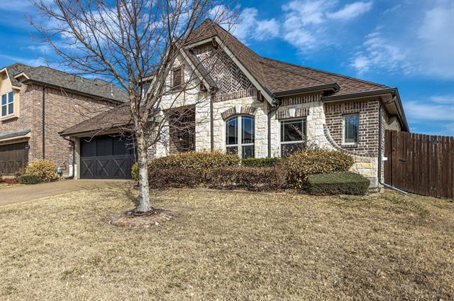 2405 Kemerton Dr in Plano, TX - Foto de edificio