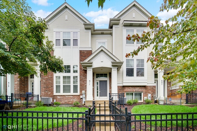 property at 611 Grosvenor Ln