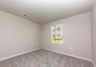 1124 Dovetail Cir in Fredericksburg, VA - Building Photo - Building Photo