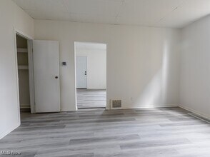 503 11th St NW in Canton, OH - Foto de edificio - Building Photo