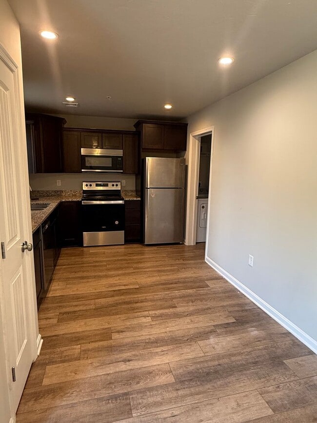 648 N College St in Carlisle, PA - Building Photo - Building Photo