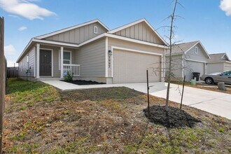 7002 Satellite Wy in San Antonio, TX - Building Photo - Building Photo