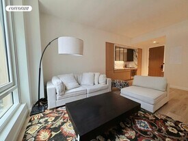 135 E 47th St in New York, NY - Building Photo