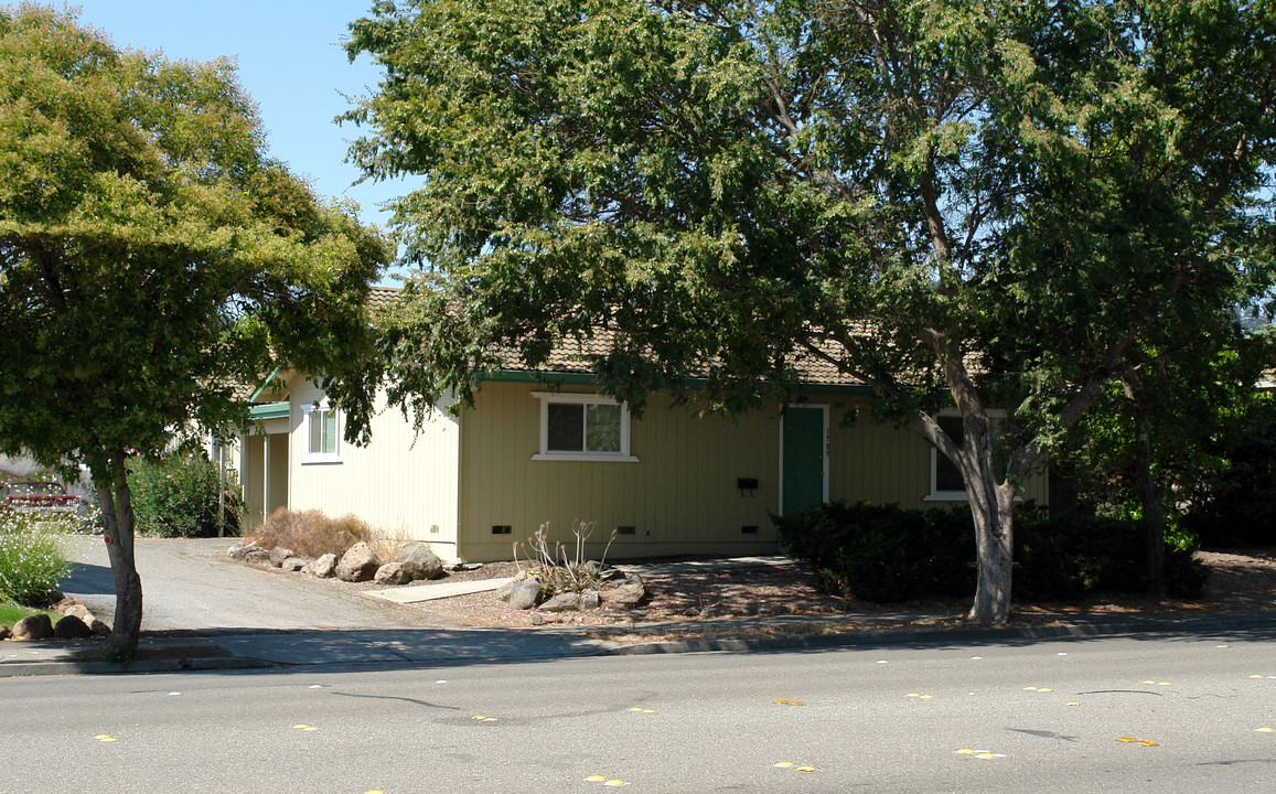 1709 Mission Blvd in Santa Rosa, CA - Building Photo