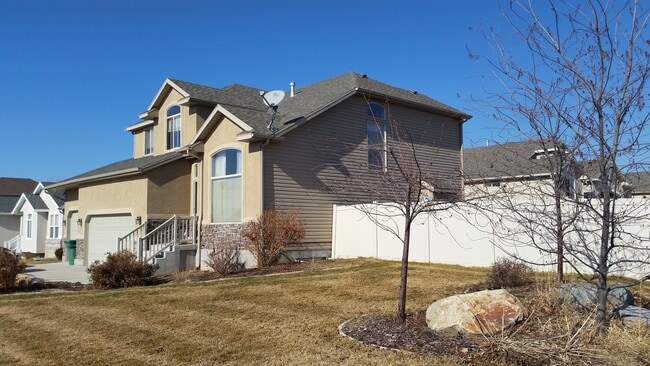 137 E 1525 N in Layton, UT - Building Photo - Building Photo