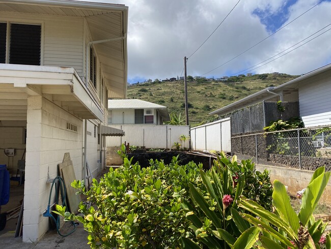 1722 Maoi Pl in Honolulu, HI - Building Photo - Building Photo