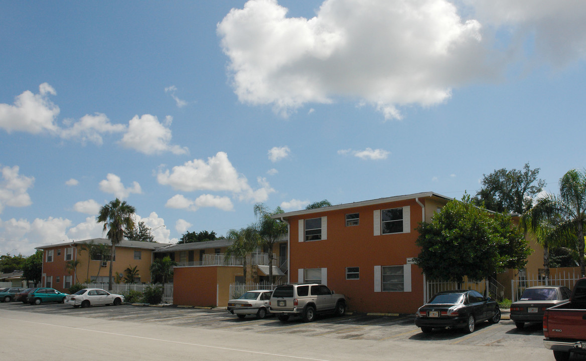 Willowbrook II Apartments in Pembroke Pines, FL - Building Photo