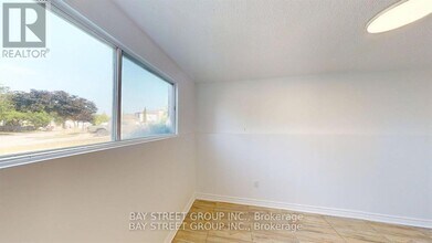 1448 Outlet Dr in Oshawa, ON - Building Photo - Building Photo