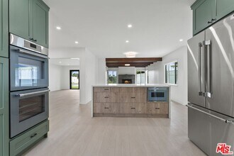 4444 Don Felipe Dr in Los Angeles, CA - Building Photo - Building Photo