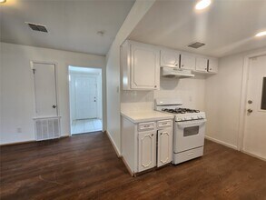 1602 W Gulf Bank Rd in Houston, TX - Building Photo - Building Photo
