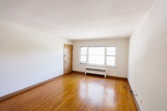608 N 90th St in Milwaukee, WI - Building Photo - Building Photo