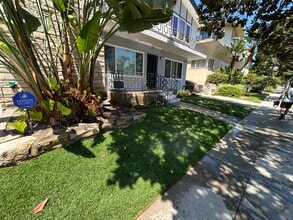 325 S Doheny Dr, Unit 4 in Beverly Hills, CA - Foto de edificio - Building Photo
