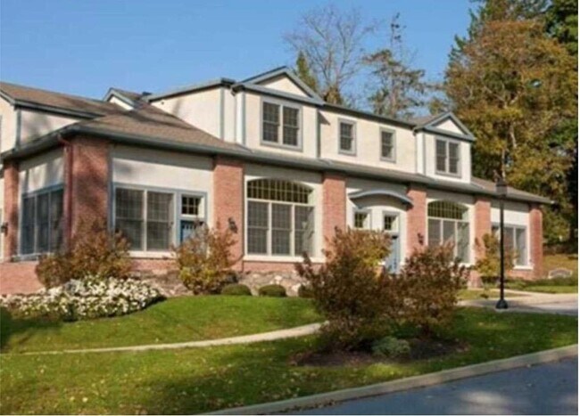 6 Bennett Common Way in Millbrook, NY - Building Photo - Building Photo