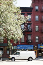 726 Tenth Ave in New York, NY - Foto de edificio - Building Photo