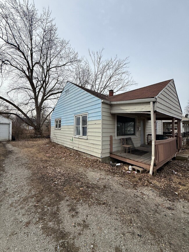 1305 E Whitmer St in Decatur, IL - Building Photo - Building Photo