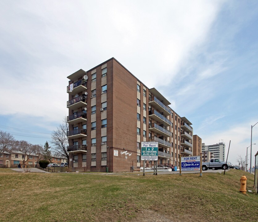 Cedarbrae Towers West in Toronto, ON - Building Photo
