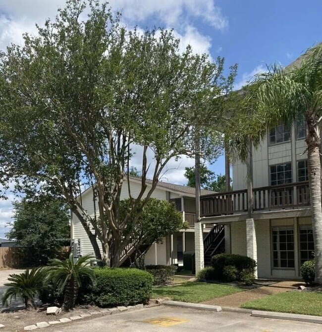 710 W McNeese St in Lake Charles, LA - Building Photo - Building Photo