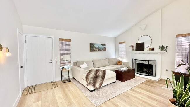 3568 Papaya Way in Oceanside, CA - Building Photo - Building Photo