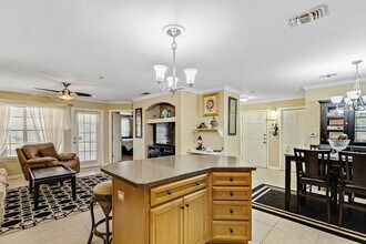 3591 Kernan Blvd S in Jacksonville, FL - Foto de edificio - Building Photo