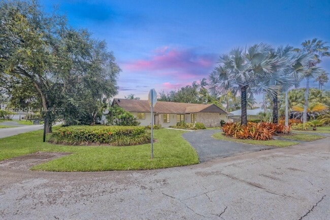 7804 SW 178th Terrace in Palmetto Bay, FL - Building Photo - Building Photo