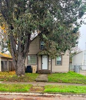 1090 SW 8th Ave in Albany, OR - Building Photo