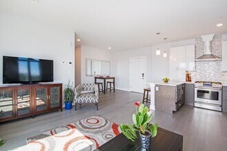 18 Cliveden St, Unit 604 in Quincy, MA - Foto de edificio - Building Photo