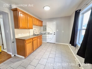 22515 Sharrow Ave in Warren, MI - Building Photo - Building Photo