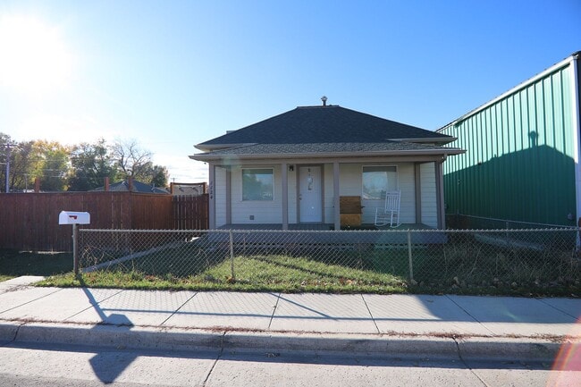 property at 1124 Broadway St